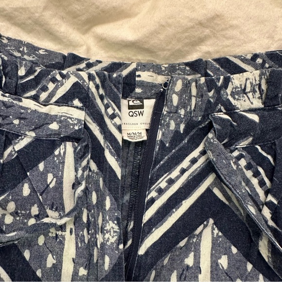 Quiksilver women’s blue & cream high waisted shorts size medium - Picture 3 of 5